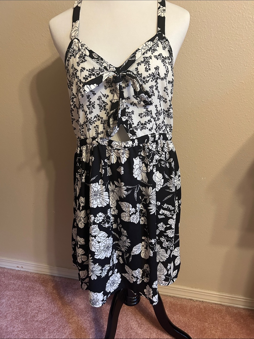 Xhilaration Black & White Floral Tie-Front Mini Dress
